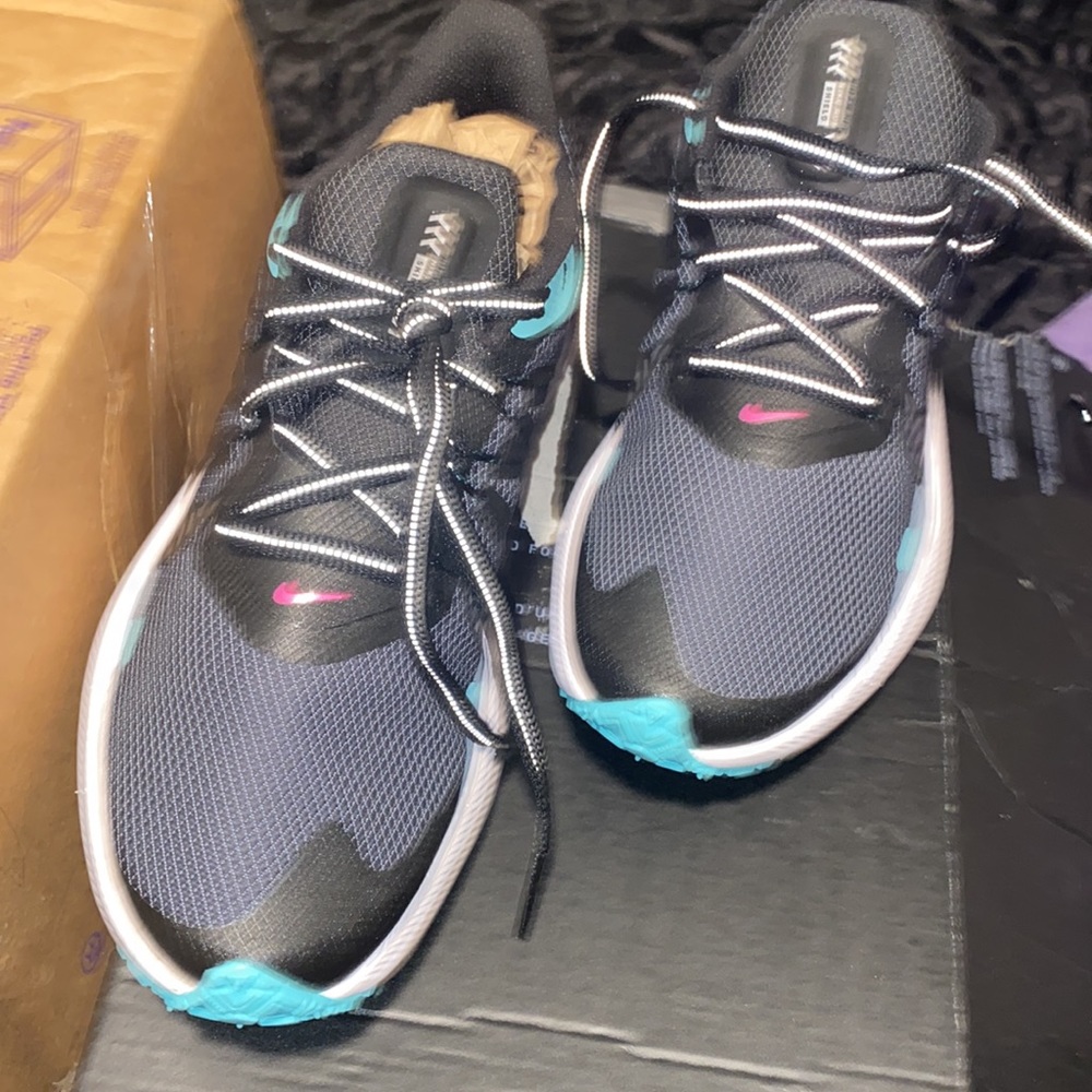 Nike tennis shoes